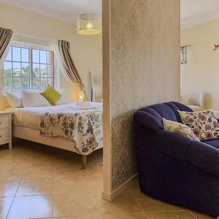 Dom wakacyjny #373 Charming 3br With Spacious Garden & Bbq Albufeira