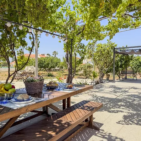 Dom wakacyjny #373 Charming 3br With Spacious Garden & Bbq Albufeira