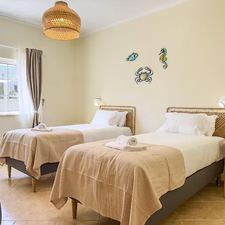 #373 Charming 3br With Spacious Garden & Bbq *