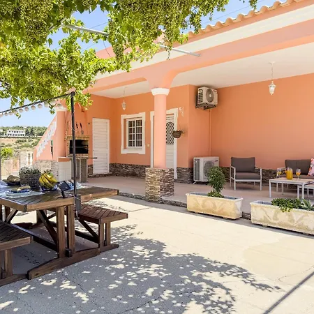 #373 Charming 3br With Spacious Garden & Bbq