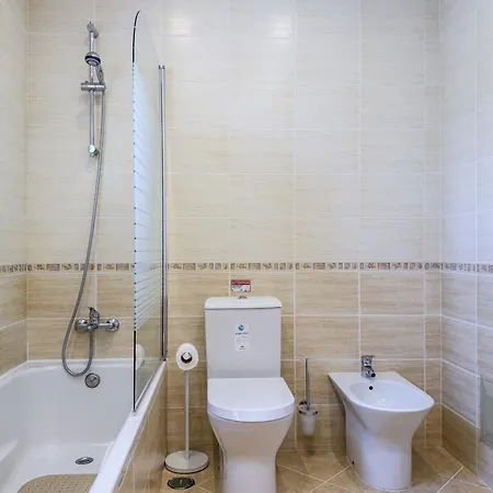 #373 Charming 3br With Spacious Garden & Bbq *