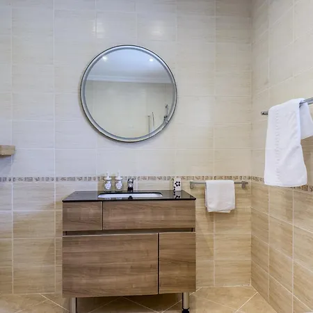 #373 Charming 3br With Spacious Garden & Bbq