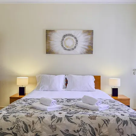 Semesterbostad #373 Charming 3br With Spacious Garden & Bbq *