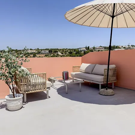 #373 Charming 3br With Spacious Garden & Bbq