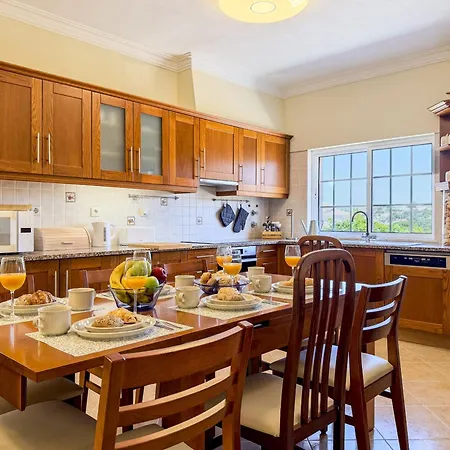 Semesterbostad #373 Charming 3br With Spacious Garden & Bbq