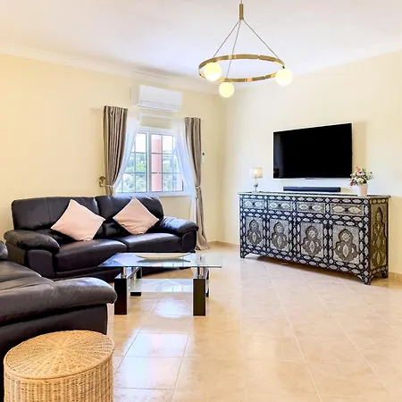 #373 Charming 3br With Spacious Garden & Bbq * Albufeira