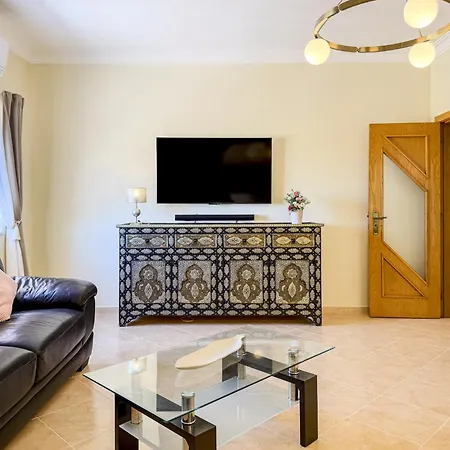 #373 Charming 3br With Spacious Garden & Bbq Dom wakacyjny *